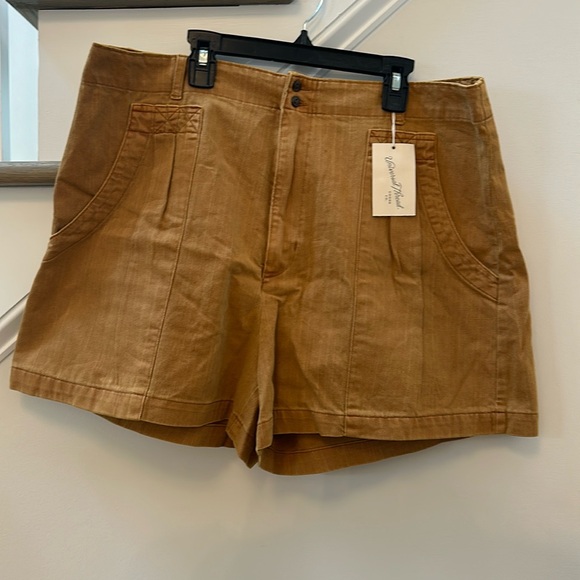 Universal Thread Pants - Universal Thread NWT women’s shorts size 16